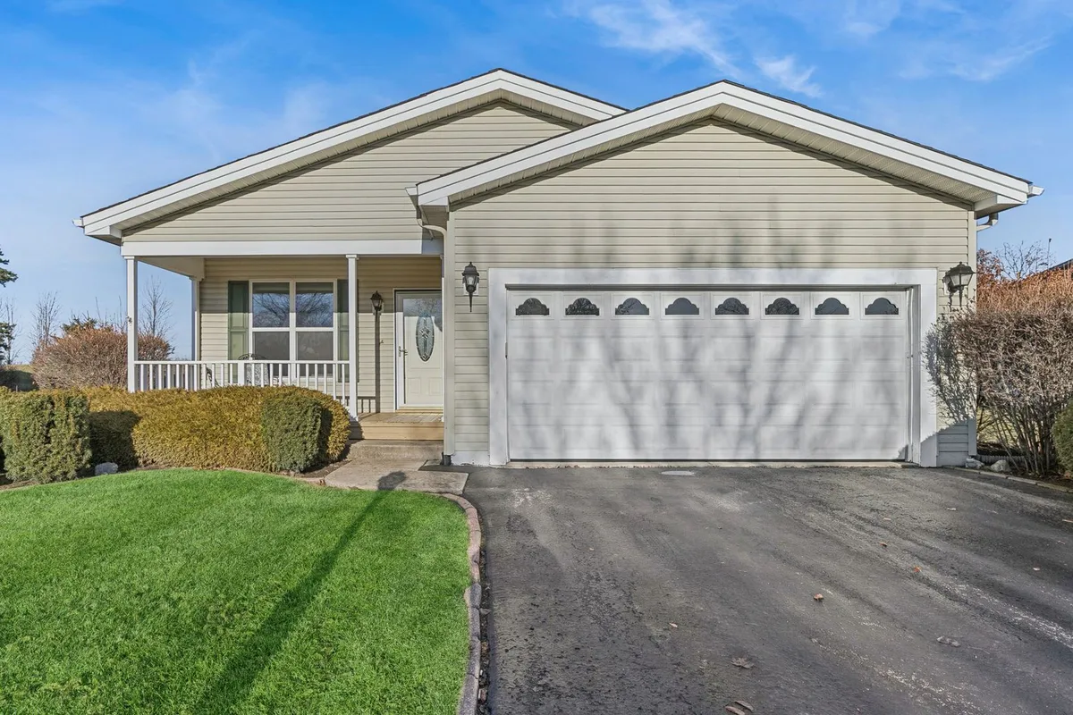 Property Slideshow image 1 of 17 | 3840 fox hunt way, Grayslake, IL, 60030