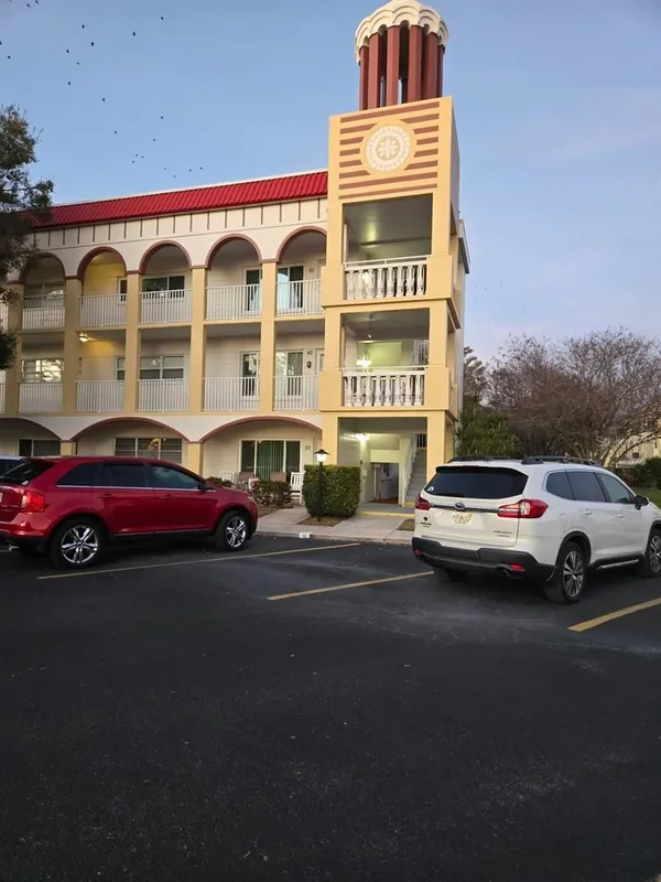 Property Slideshow image 1 of 30 | 2430 florentine way 40, Clearwater, FL, 33763