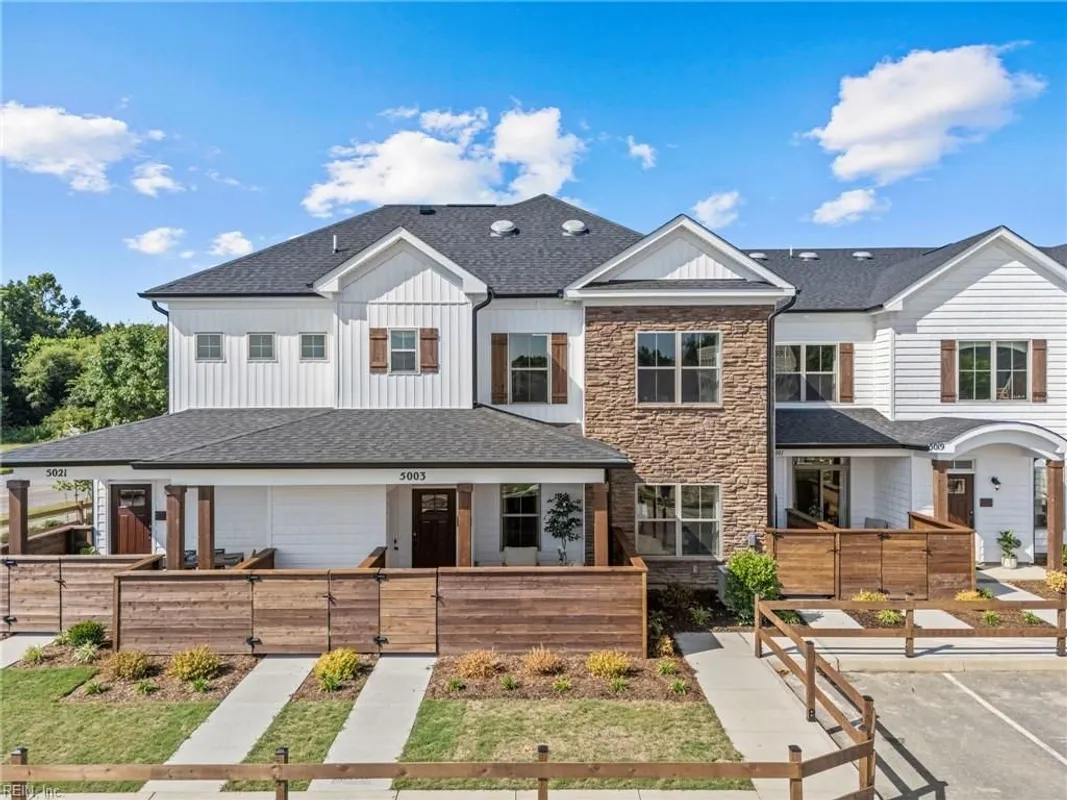 Property Slideshow image 1 of 18 | 2006 ashworth way, Suffolk, VA, 23435