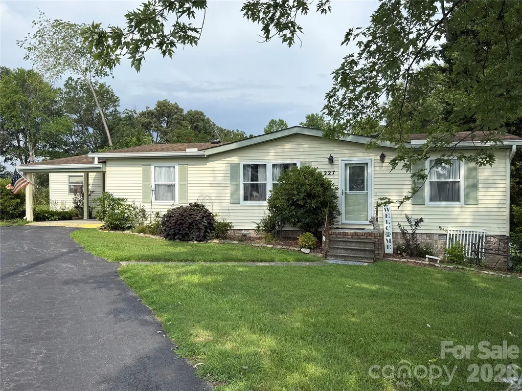Property Slideshow image 1 of 39 | 227 cranbrook cir, Hendersonville, NC, 28792