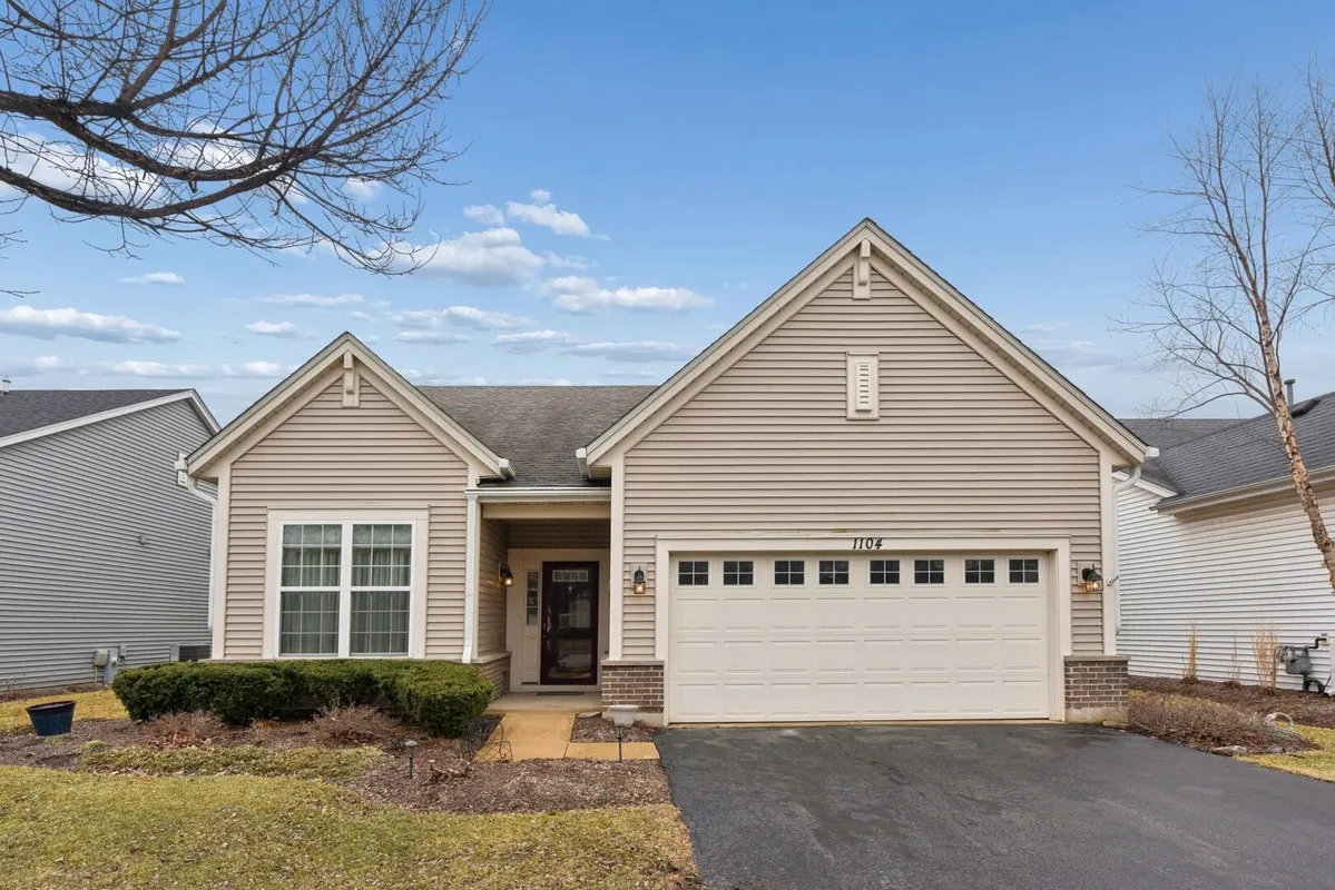 Property Slideshow image 1 of 34 | 1104 heathrow ln, Aurora, IL, 60502