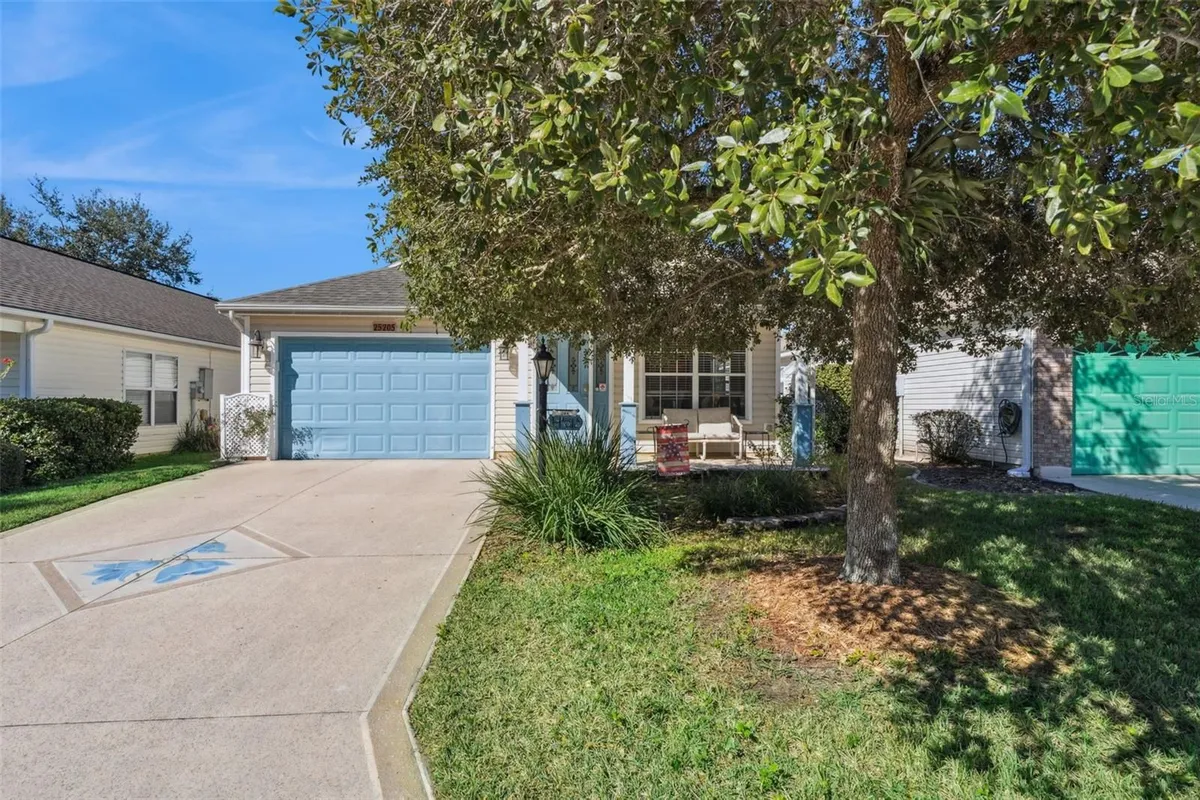 Property Slideshow image 1 of 45 | 25205 cranes roost cir, Leesburg, FL, 34748