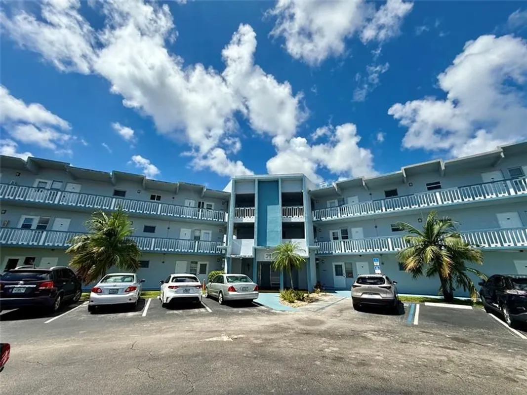 Property Slideshow image 1 of 49 | 2300 park ln 311, Hollywood, FL, 33021