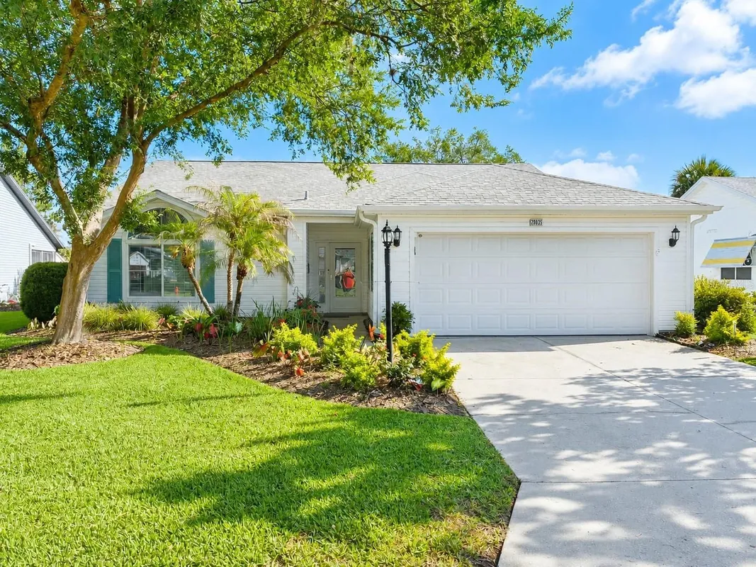 Property Slideshow image 1 of 36 | 26035 oakmount dr, Leesburg, FL, 34748