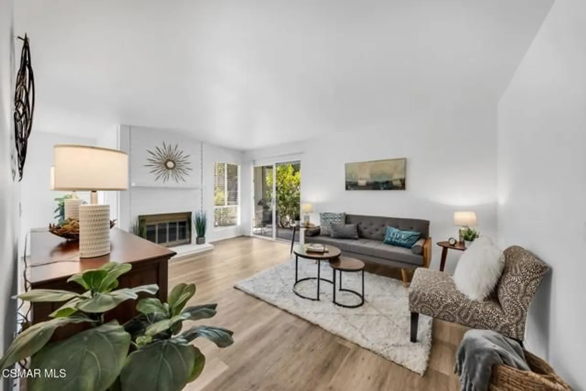 Property Slideshow image 1 of 52 | 224 oakleaf dr apt 102, Thousand Oaks, CA, 91360