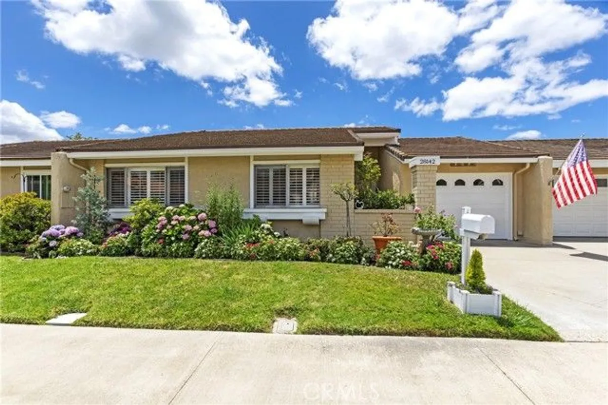 Property Slideshow image 1 of 38 | 28142 via bello, Mission Viejo, CA, 92692