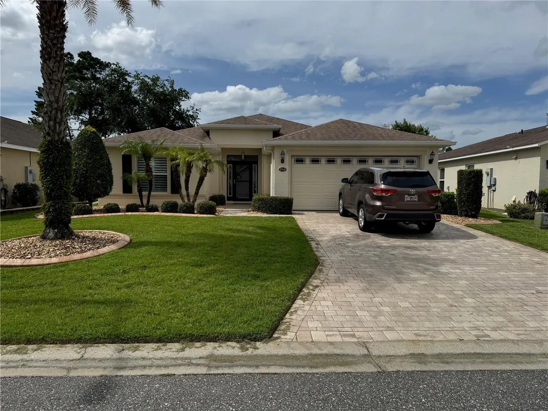Property Slideshow image 1 of 1 | 27132 roanoke dr, Leesburg, FL, 34748