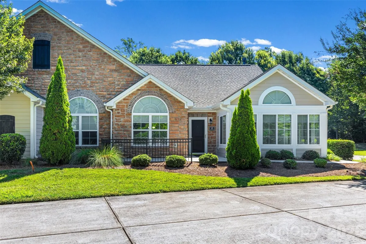 Property Slideshow image 1 of 40 | 274 lone oak cir, Rock Hill, SC, 29732