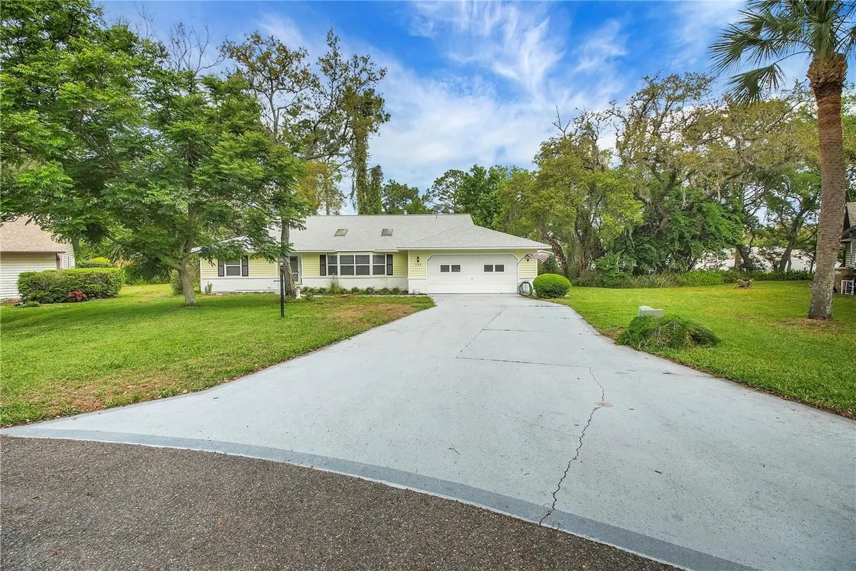 Property Slideshow image 1 of 75 | 335 river glass ct, Leesburg, FL, 34788