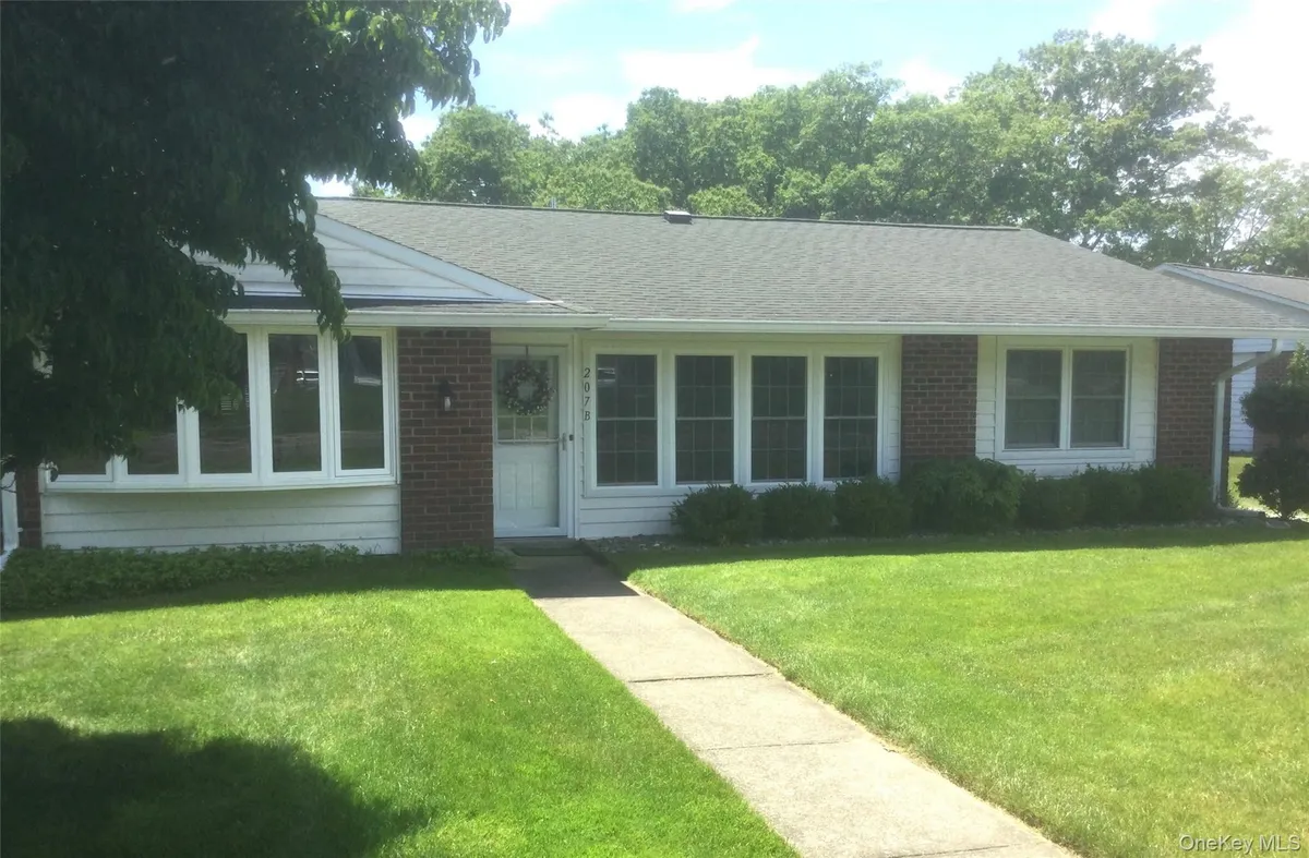 Property Slideshow image 1 of 25 | 207 woodbridge dr b, Brookhaven, NY, 11961