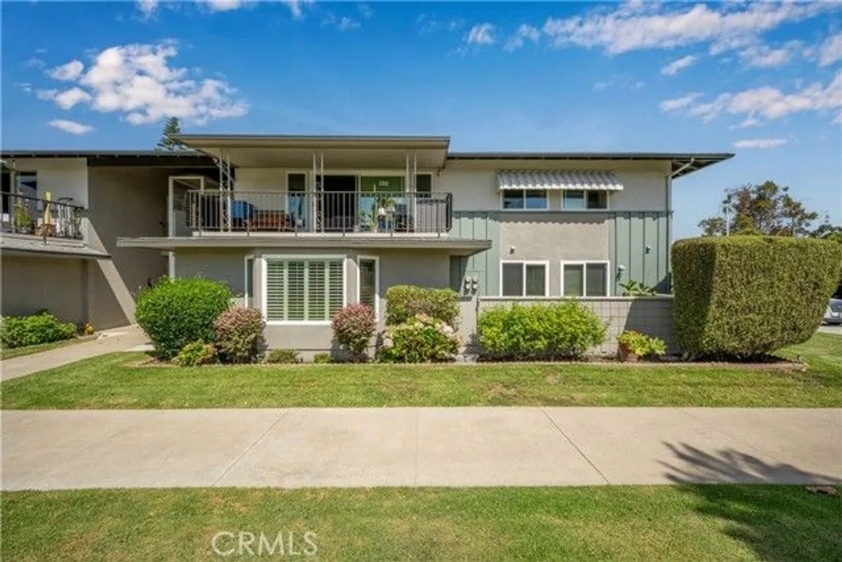 Property Slideshow image 1 of 43 | 1920 mckinney way apt 17a, Seal Beach, CA, 90740