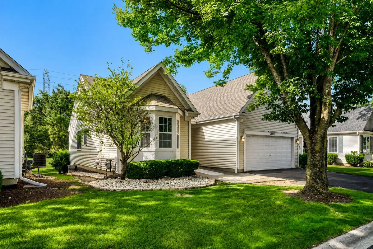 Property Slideshow image 1 of 1 | 21119 w walnut ln, Plainfield, IL, 60544