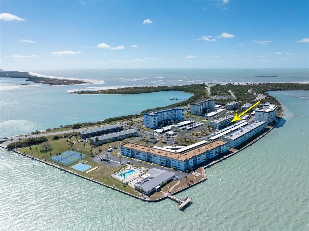 Property Slideshow image 1 of 44 | 8 glencoe pl 105, Dunedin, FL, 34698