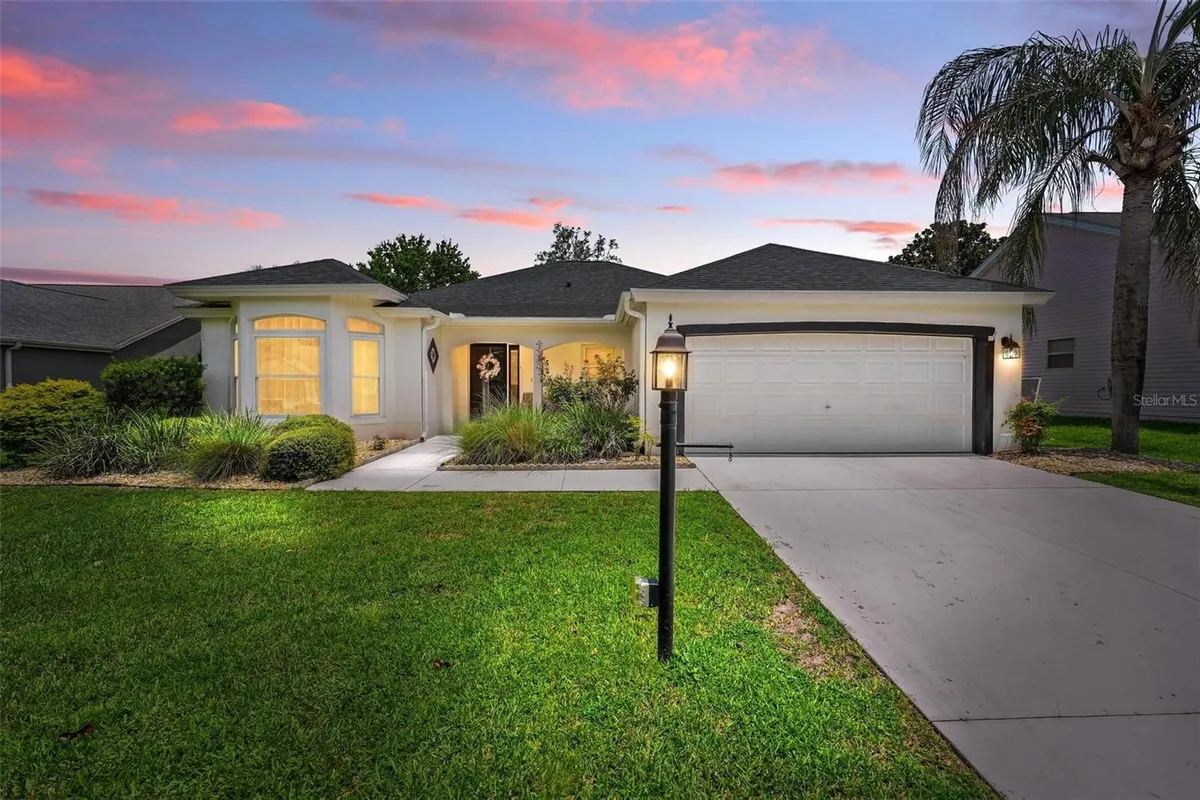 Property Slideshow image 1 of 62 | 1511 lavaca ln, Lady Lake, FL, 32159