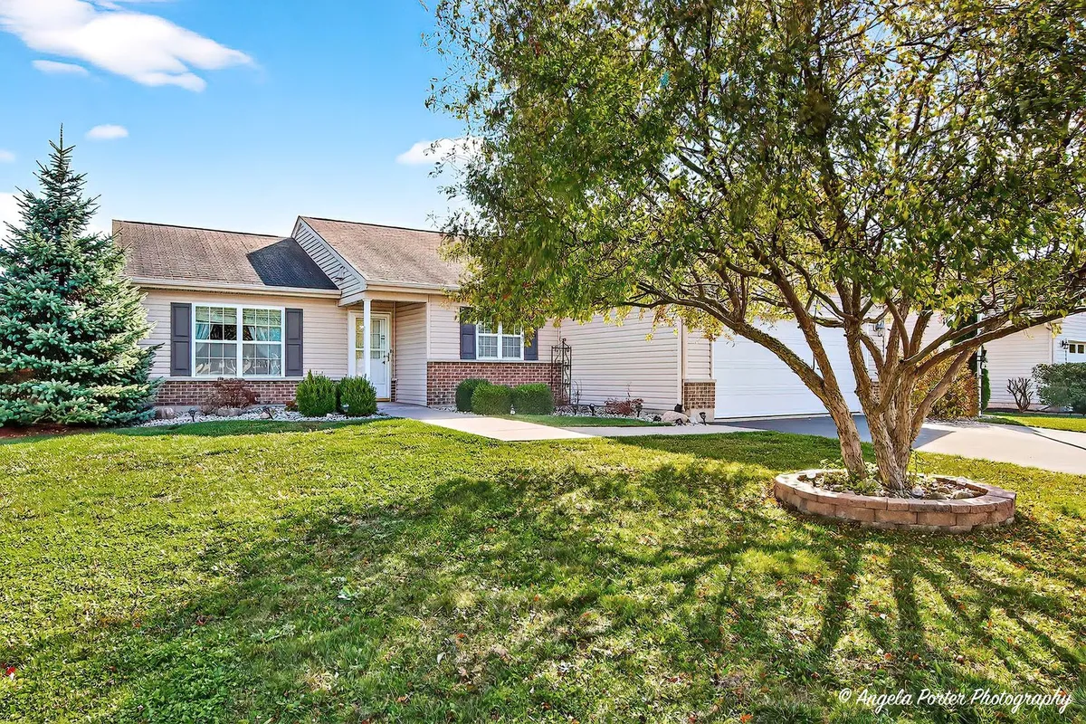 Property Slideshow image 1 of 29 | 806 madison ave, Mchenry, IL, 60050