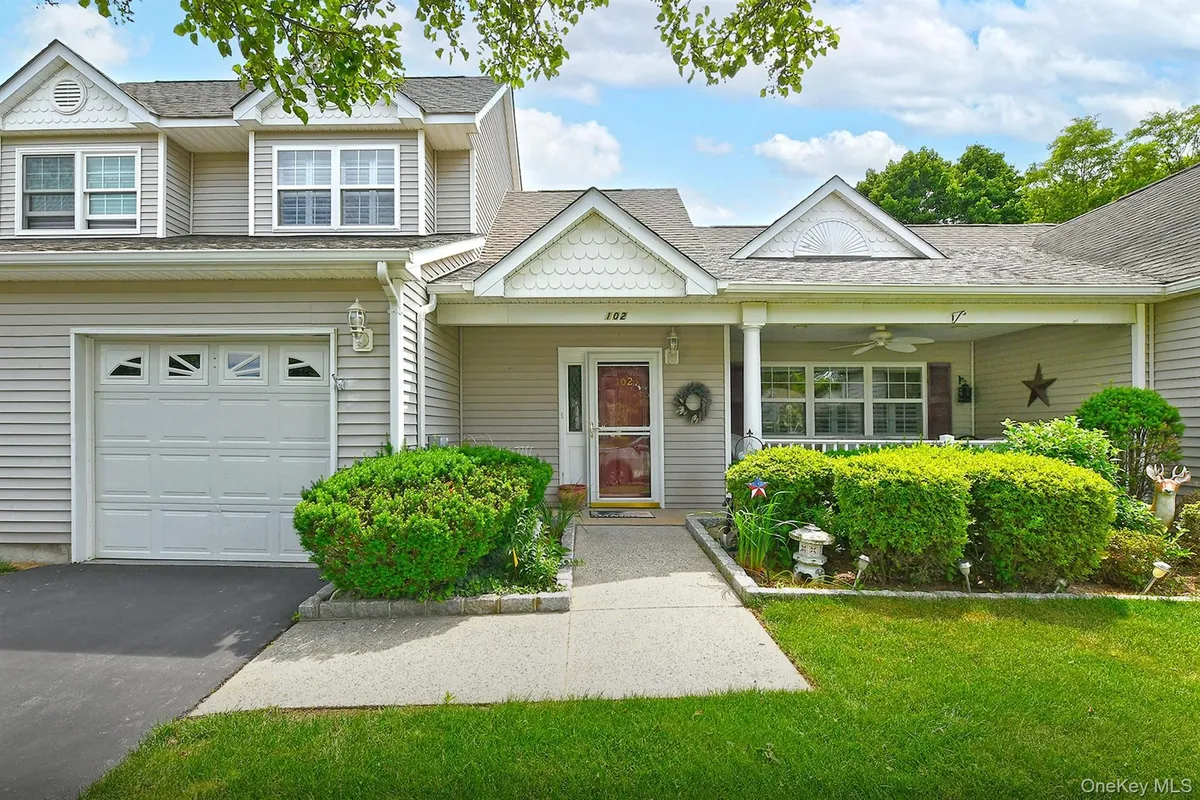 Property Slideshow image 1 of 39 | 102 winged foot way, Riverhead, NY, 11901