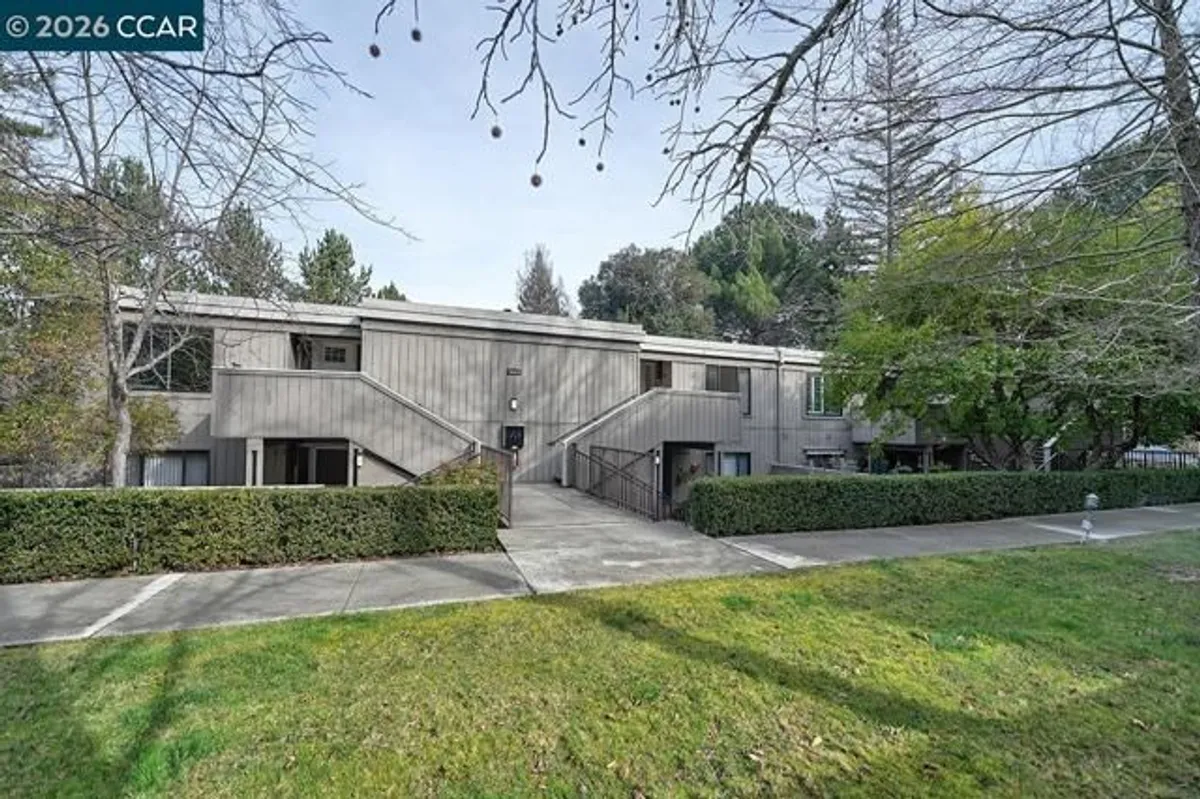 Property Slideshow image 1 of 42 | 1641 canyonwood ct 3, Walnut Creek, CA, 94595