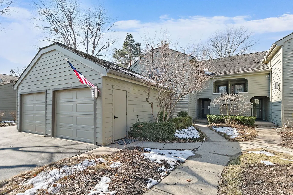 Property Slideshow image 1 of 34 | 260 timber ridge ln a, Lake Barrington, IL, 60010