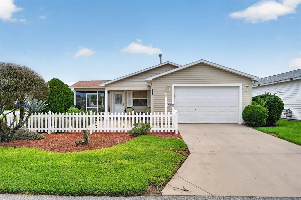 Property Slideshow image 1 of 34 | 8242 se 169th palownia loop, The Villages, FL, 32162