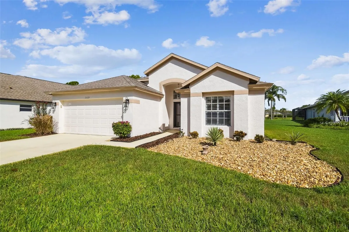 Property Slideshow image 1 of 85 | 7605 kinnow ct, Land O Lakes, FL, 34637