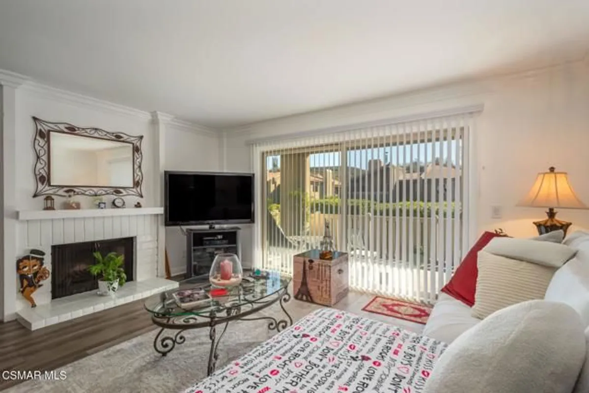 Property Slideshow image 1 of 19 | 248 oakleaf dr 107, Thousand Oaks, CA, 91360