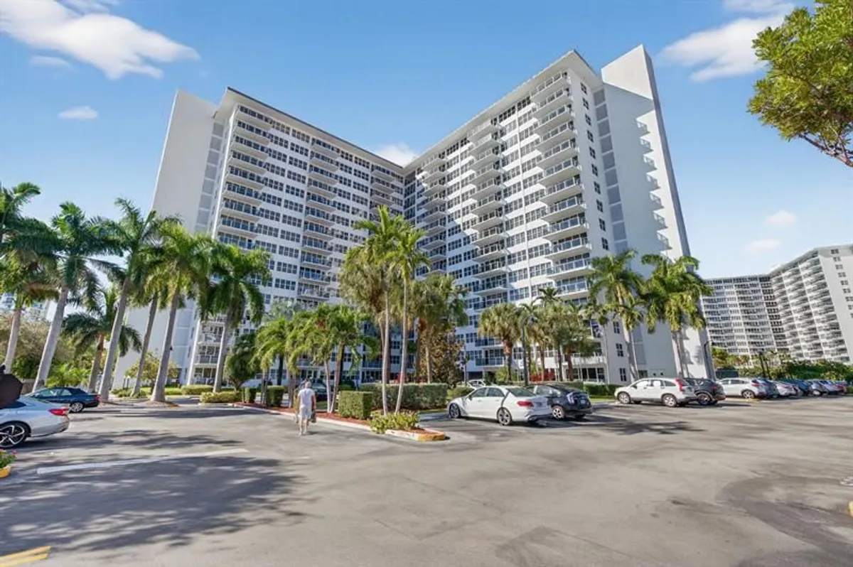 Property Slideshow image 1 of 39 | 3333 ne 34th st 615, Fort Lauderdale, FL, 33308