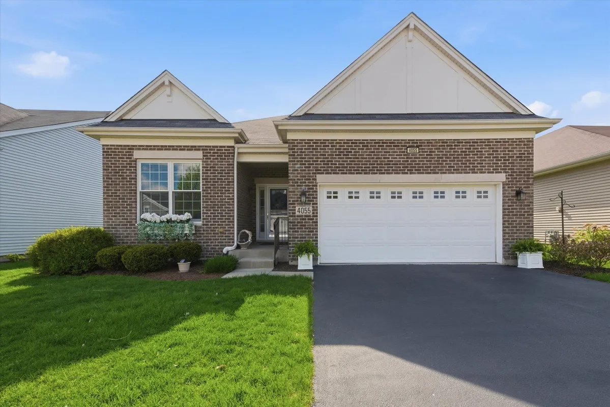 Property Slideshow image 1 of 34 | 4055 chesapeake ln, Naperville, IL, 60564