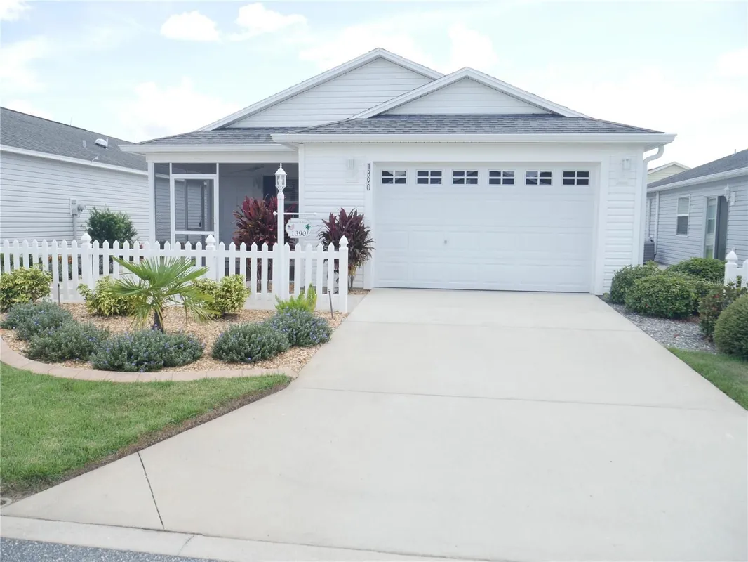 Property Slideshow image 1 of 43 | 1390 viola ct, The Villages, FL, 32163