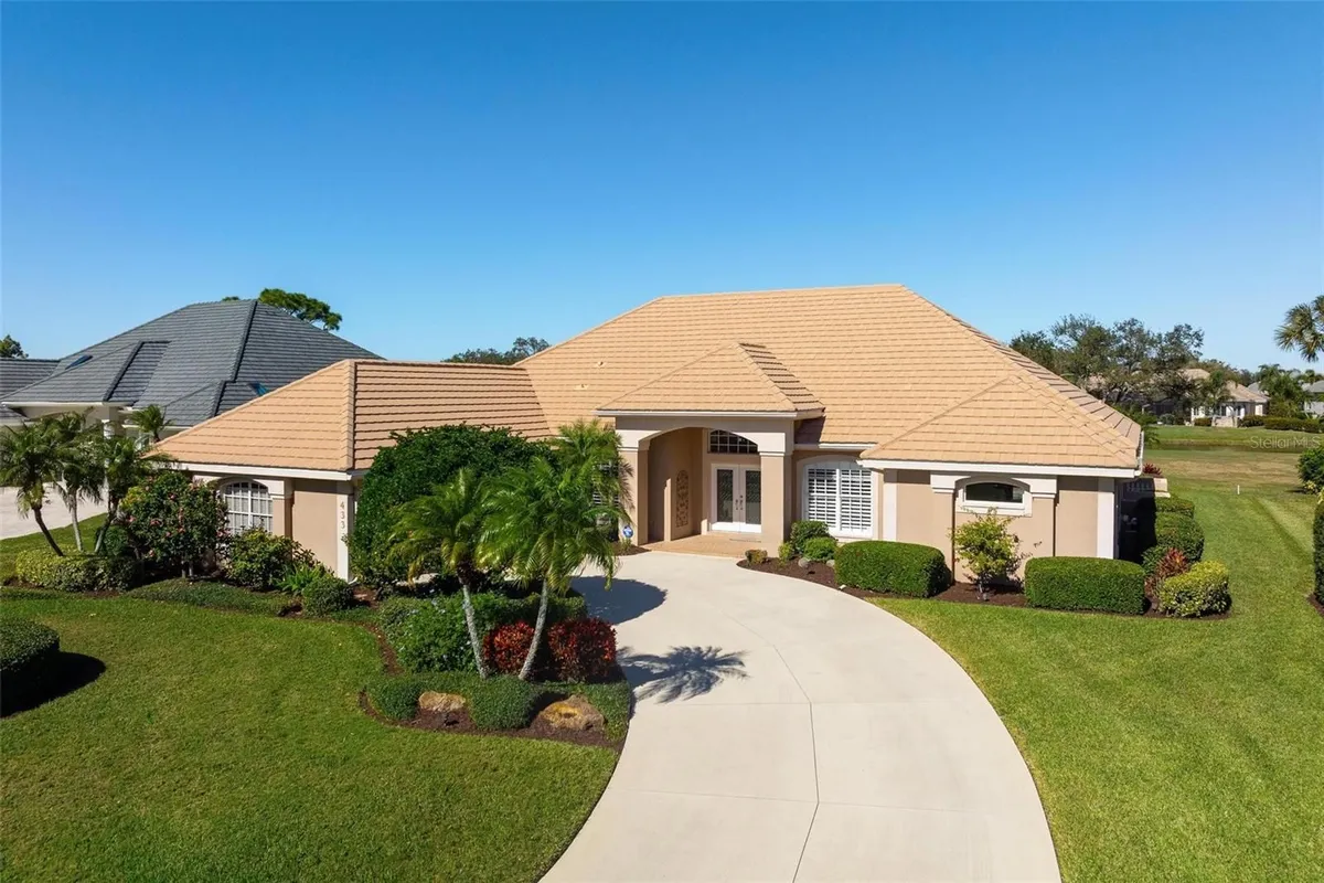 Property Slideshow image 1 of 95 | 433 tremingham way, Venice, FL, 34293