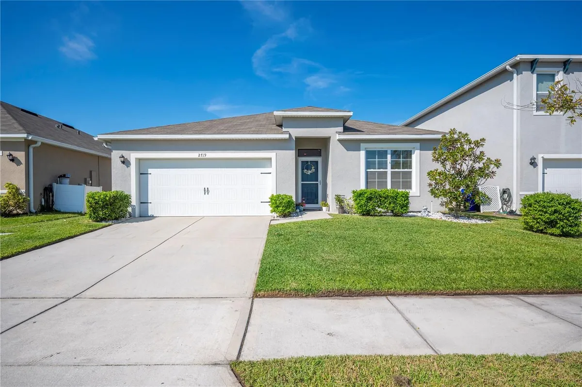 Property Slideshow image 1 of 41 | 2719 grandbury grove rd, Lakeland, FL, 33811