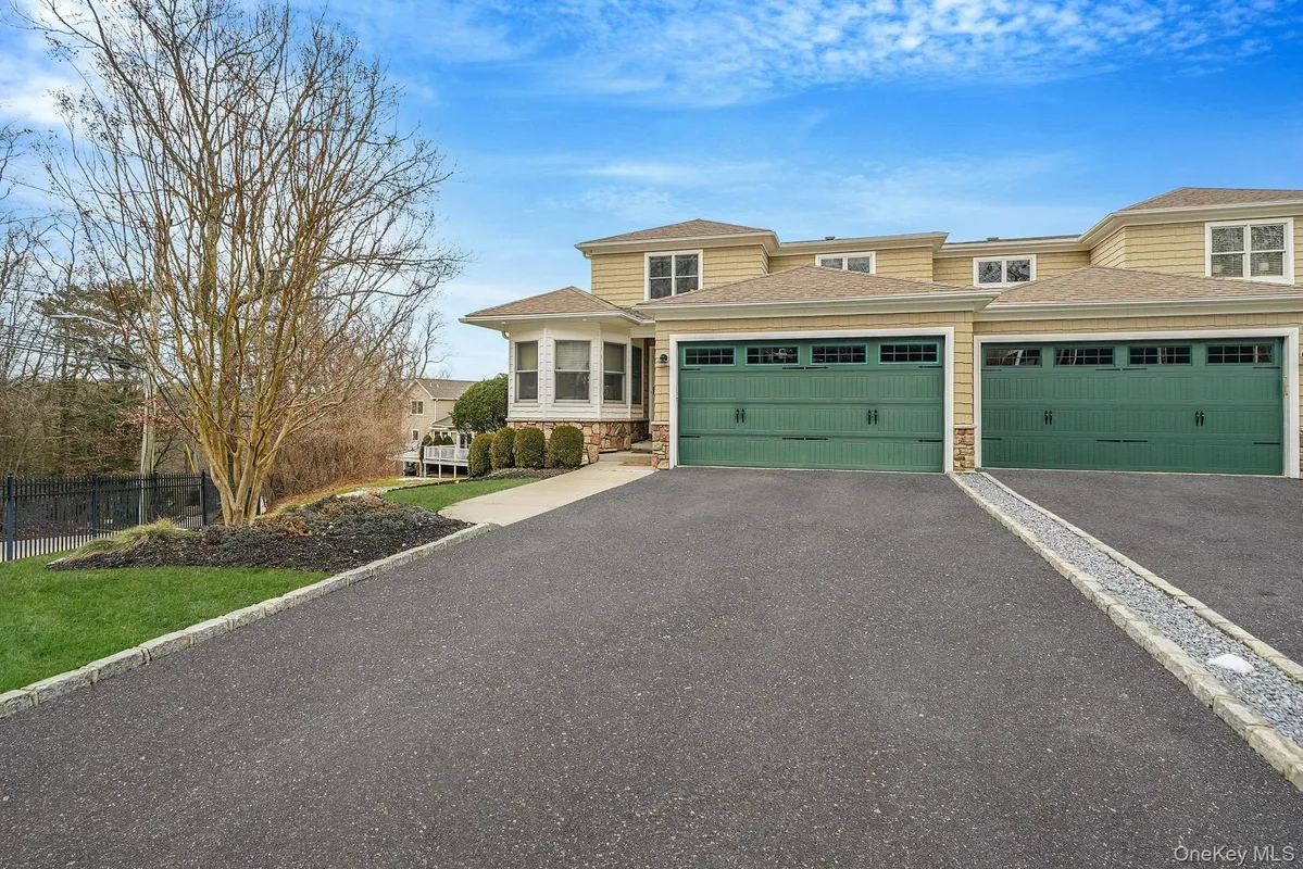Property Slideshow image 1 of 32 | , Brookhaven, NY, 11777