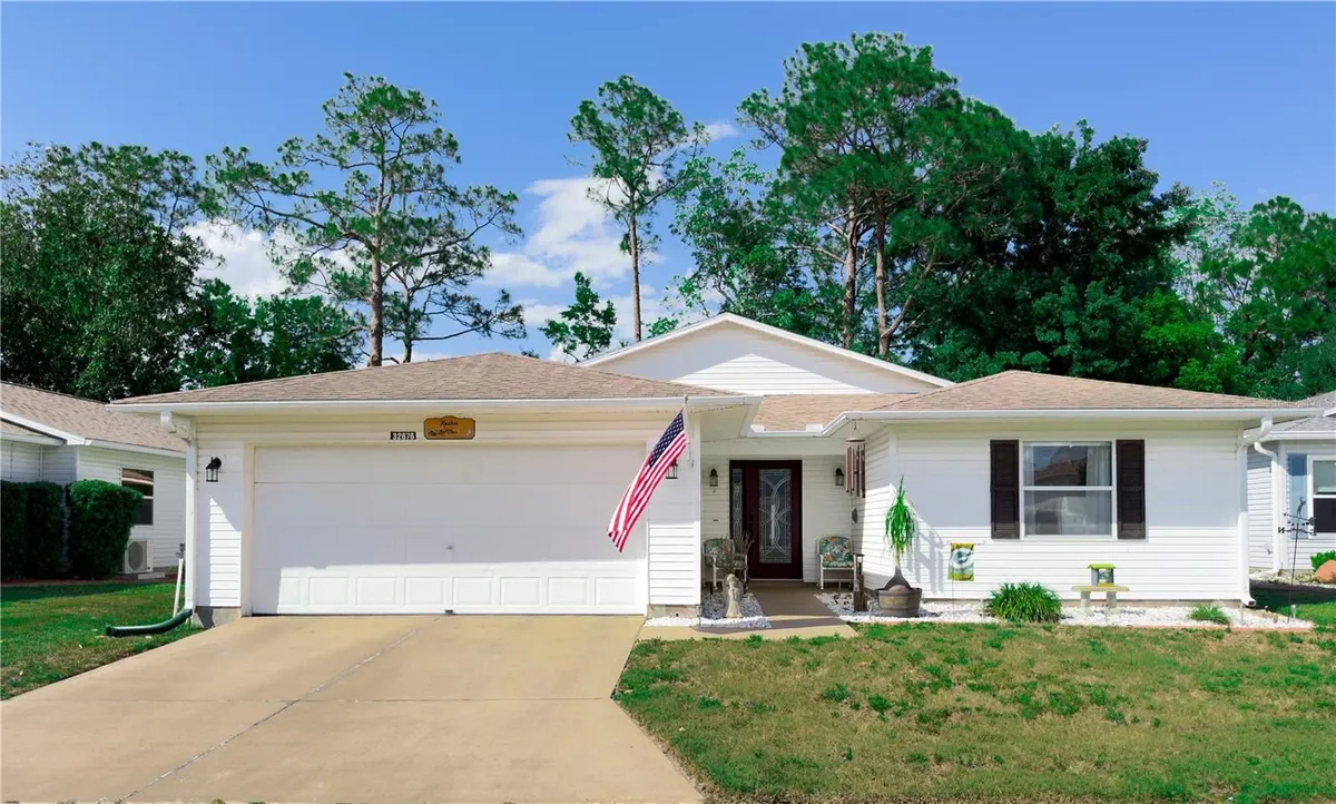 Property Slideshow image 1 of 37 | 32676 oak park dr, Leesburg, FL, 34748