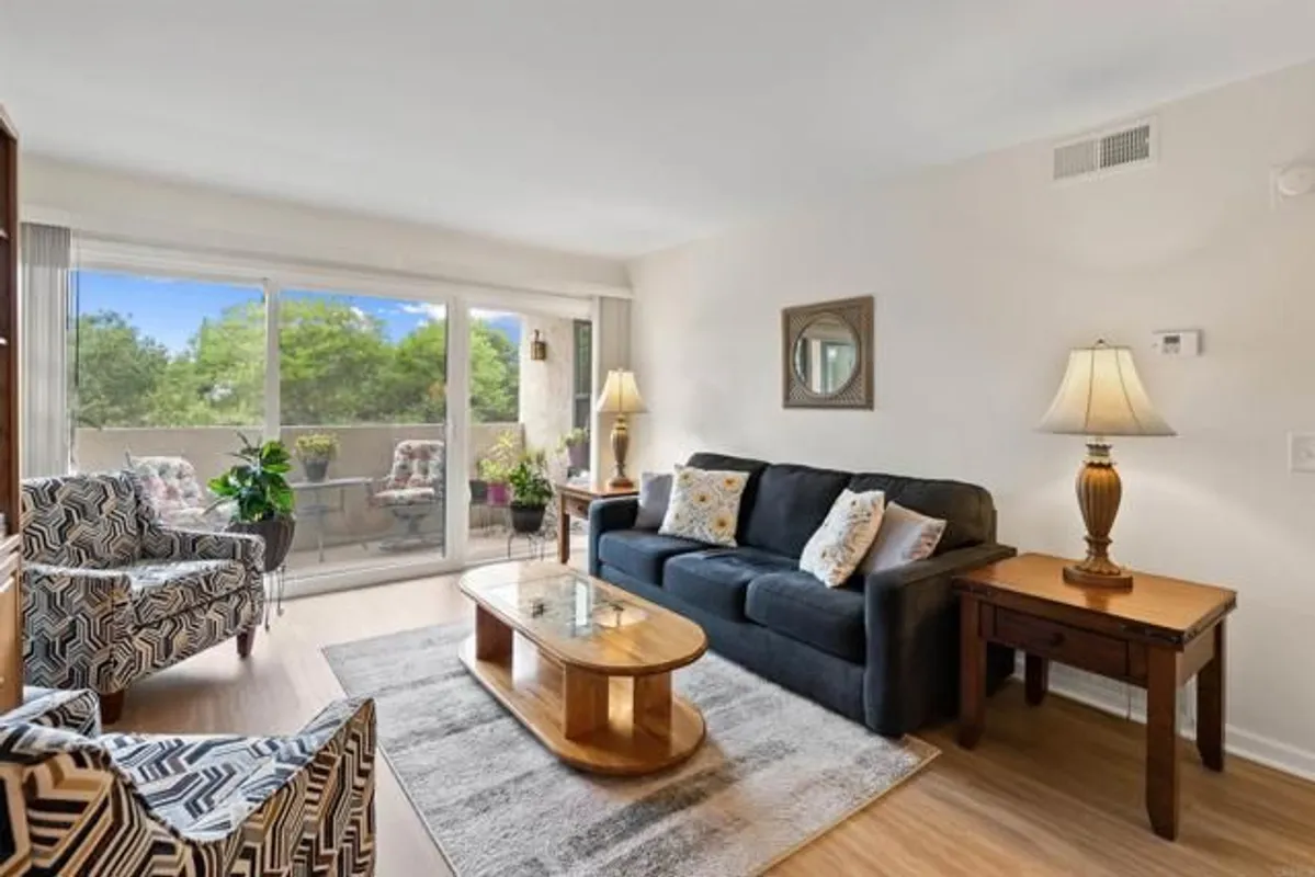 Property Slideshow image 1 of 39 | 17607 pomerado 101, Rancho Bernardo (San Diego), CA, 92128