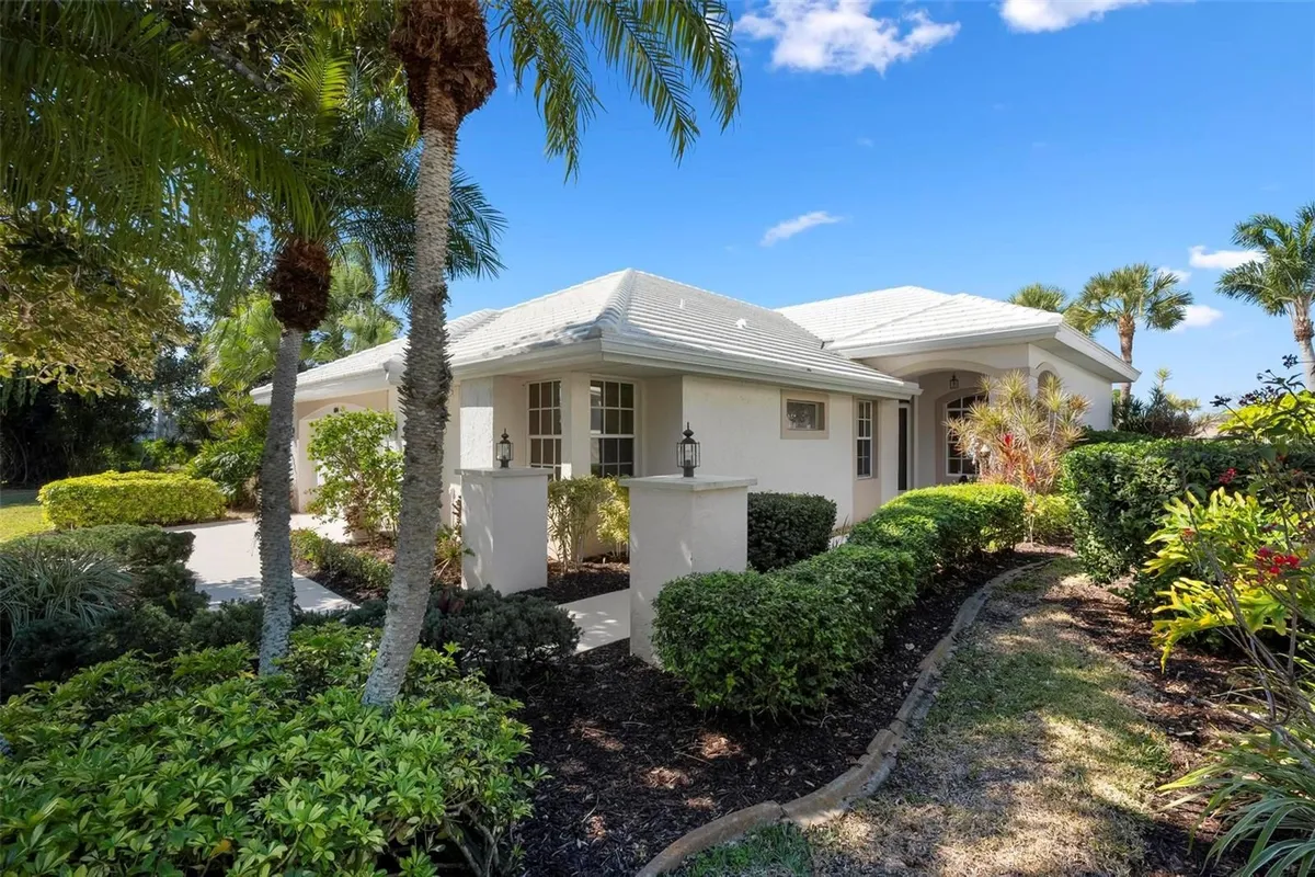 Property Slideshow image 1 of 43 | 604 crossfield cir 31, Venice, FL, 34293