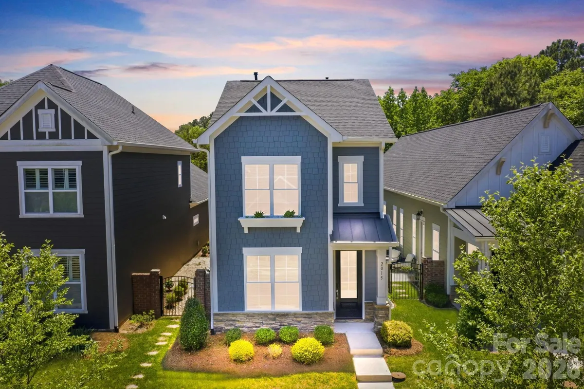 Property Slideshow image 1 of 48 | 2015 claybrook ln, Denver, NC, 28037