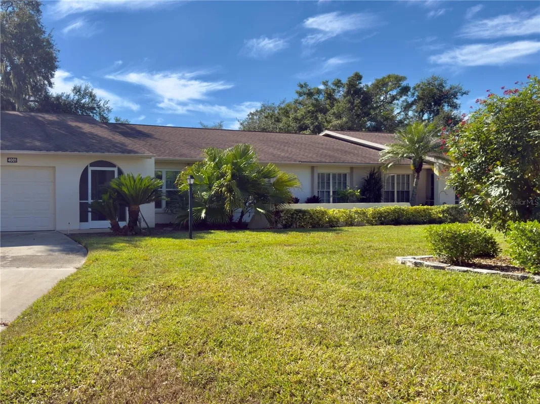 Property Slideshow image 1 of 23 | 4001 oakhurst dr 3119, Sarasota, FL, 34233