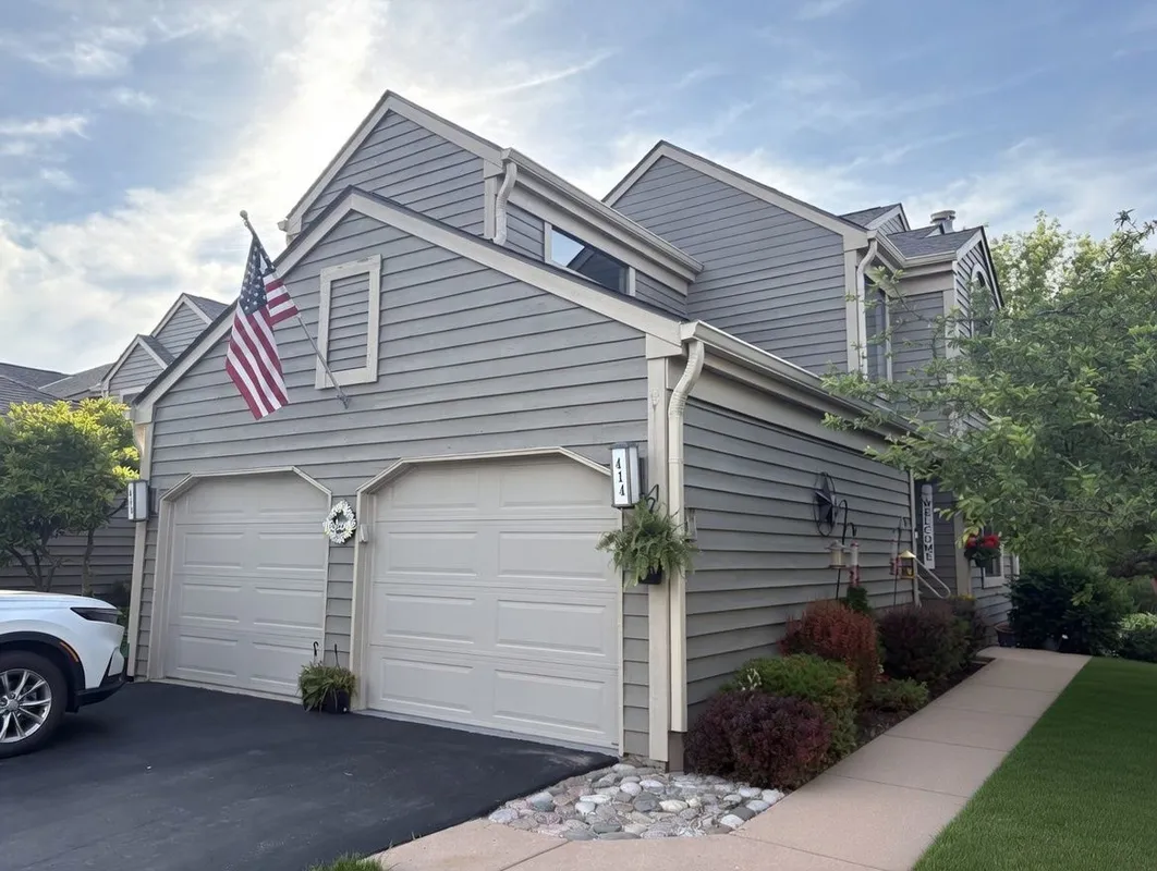 Property Slideshow image 1 of 36 | 414 white oak ln, Barrington, IL, 60010