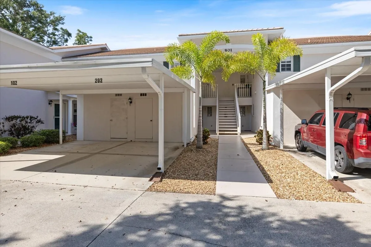 Property Slideshow image 1 of 40 | 801 montrose dr 202, Venice, FL, 34293