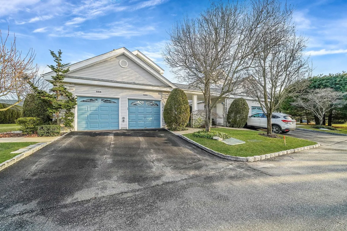 Property Slideshow image 1 of 31 | 554 mirror pond ct, Brookhaven, NY, 11955