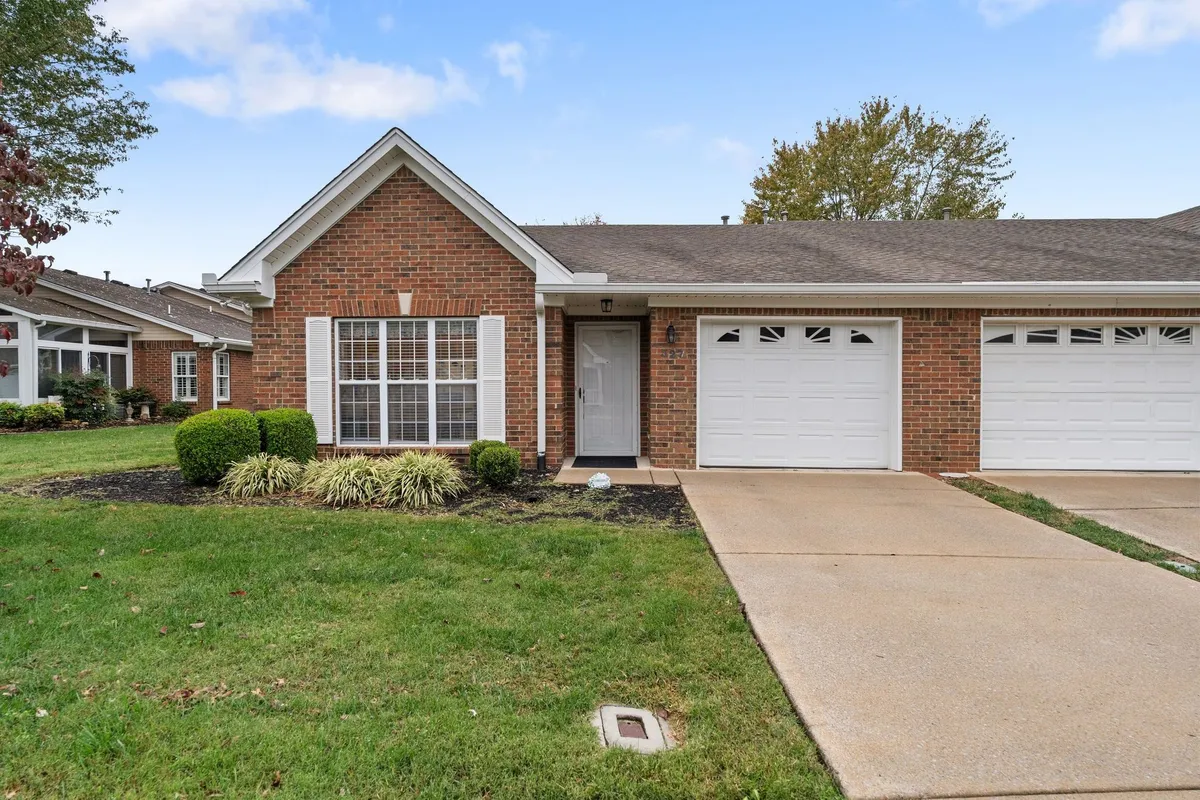 Property Slideshow image 1 of 36 | 327 forest glen cir, Murfreesboro, TN, 37128