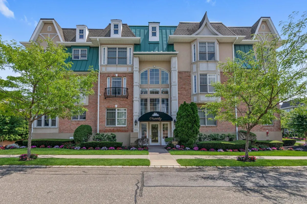 Property Slideshow image 1 of 26 | 348 trotting ln, Hempstead, NY, 11590