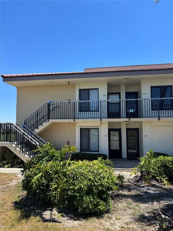 Property Slideshow image 1 of 34 | 6104 palma del mar blvd 102, St Petersburg, FL, 33715