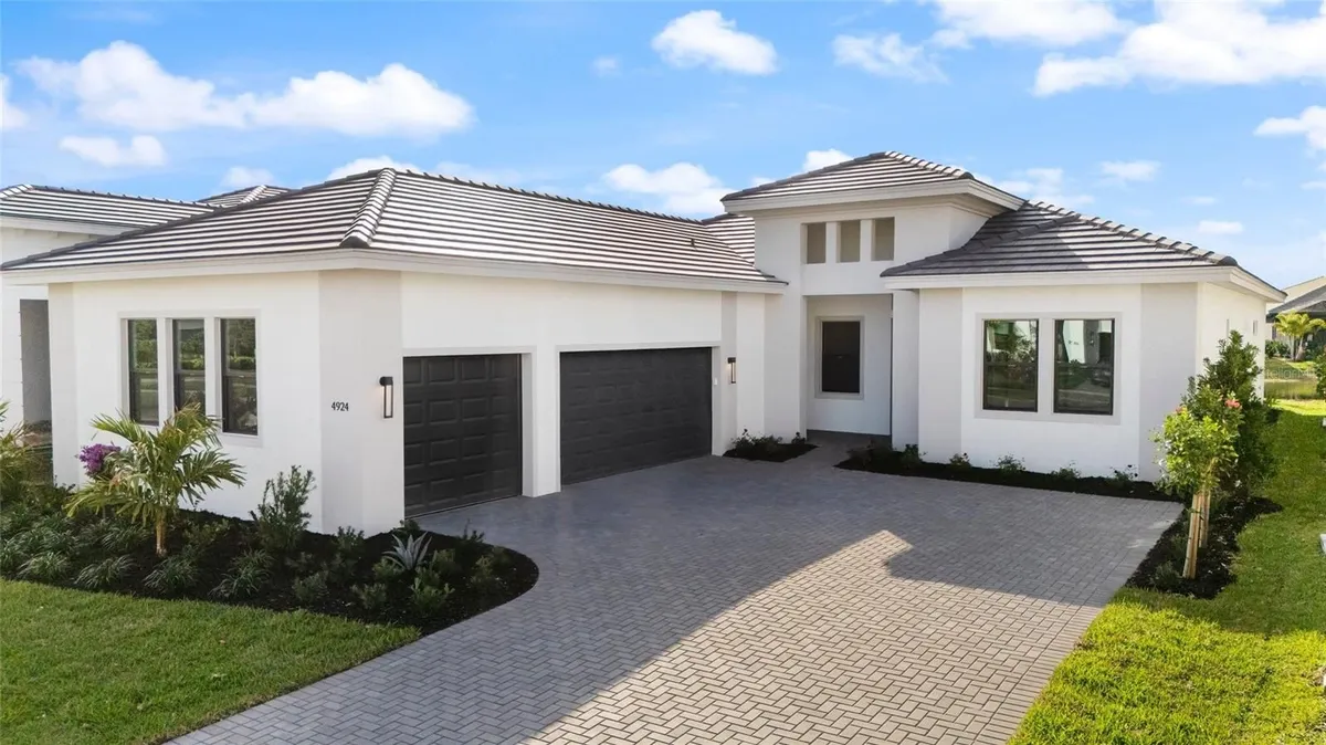 Property Slideshow image 1 of 40 | 4924 edisto ct, Lakewood Ranch, FL, 34211