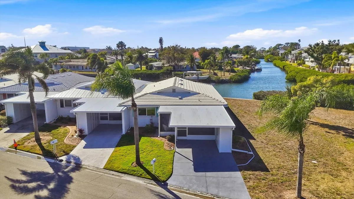 Property Slideshow image 1 of 53 | 621 fair winds dr # 621, Nokomis, FL, 34275