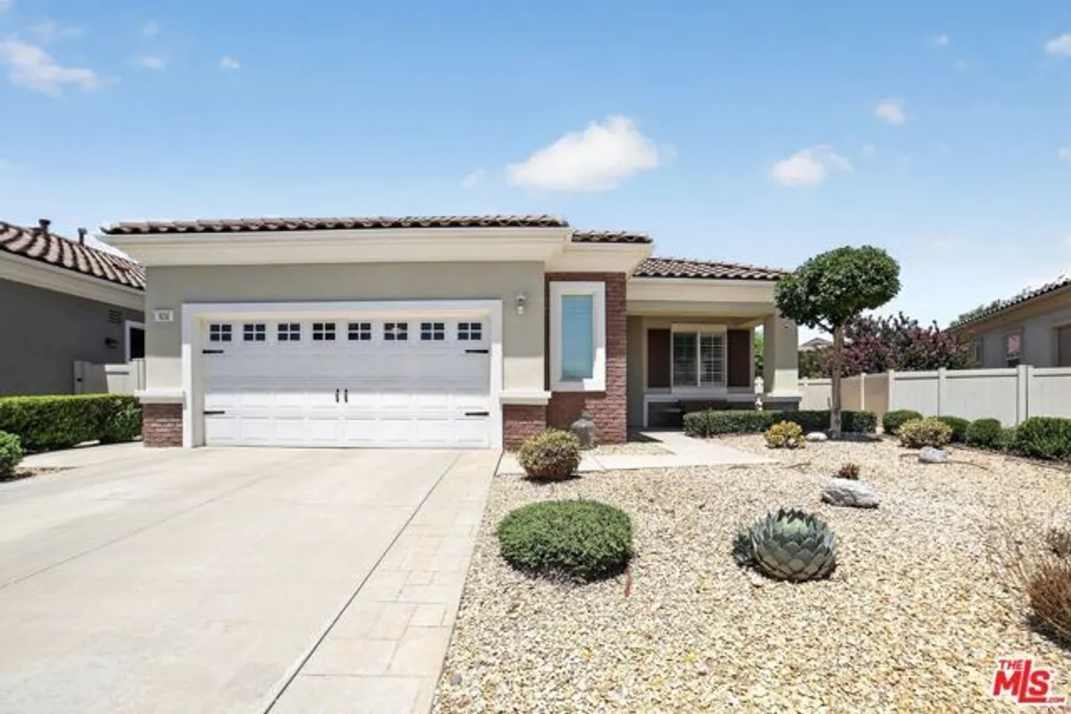 Property Slideshow image 1 of 39 | 824 sherwood ct, Beaumont, CA, 92223