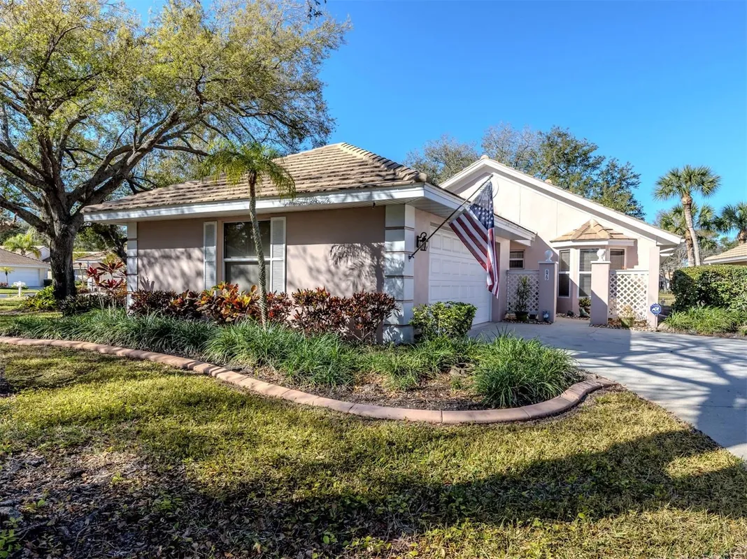 Property Slideshow image 1 of 70 | 575 clubside cir 35, Venice, FL, 34293