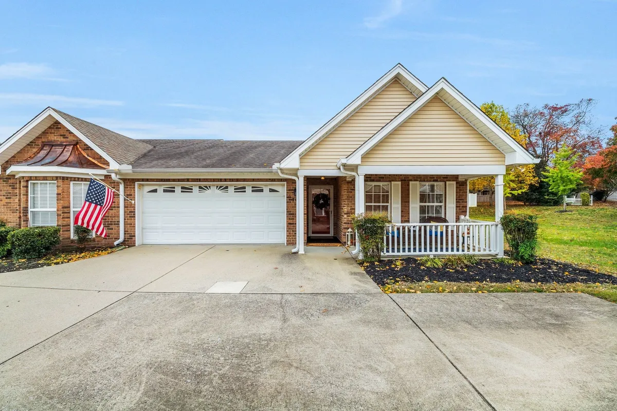 Property Slideshow image 1 of 28 | 702 forest glen cir, Murfreesboro, TN, 37128