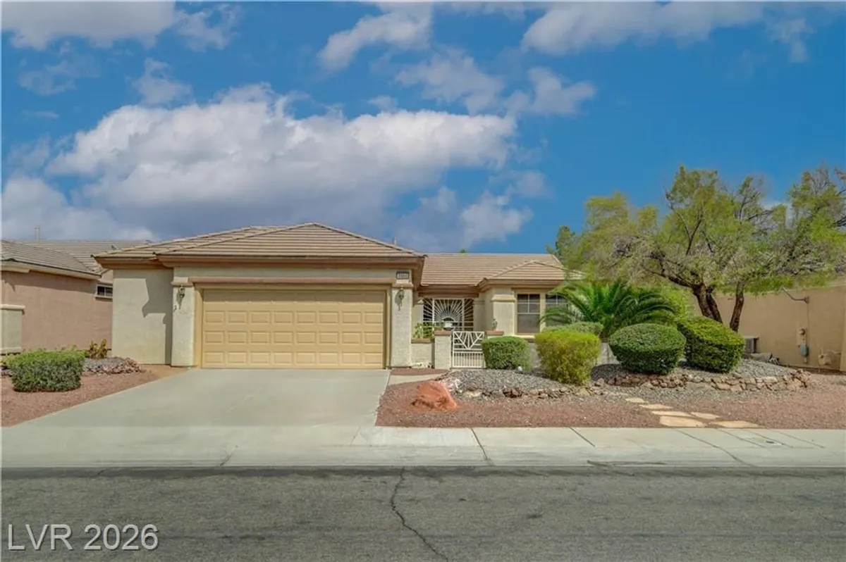Property Slideshow image 1 of 39 | 1664 black fox canyon rd, Henderson, NV, 89052