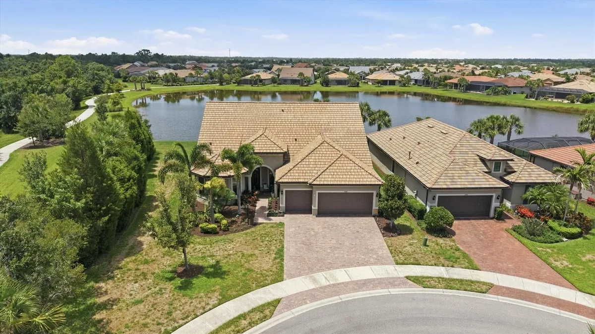 Property Slideshow image 1 of 68 | 17203 corinna pl, Lakewood Ranch, FL, 34202