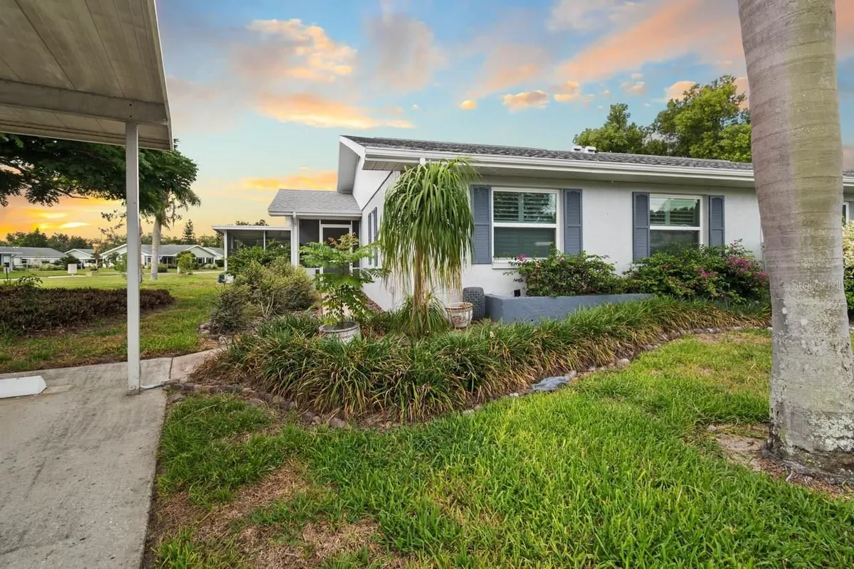 Property Slideshow image 1 of 75 | 2343 glenmore cir, Sun City Center, FL, 33573